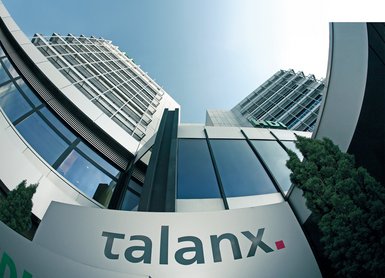 Logo Talanx Budynek z logiem Talanx