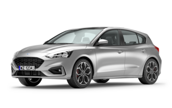 Srebrny Ford Focus ubezpieczony w Warcie