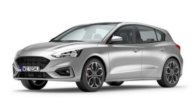 Srebrny Ford Focus ubezpieczony w Warcie