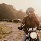 Motocyklista w trasie