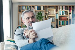 Męzczyzna na kanapie - odwołanie do decyzji ufg 