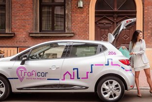 Samochód na minuty symbolizujący carsharing