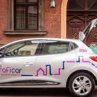 Samochód na minuty symbolizujący carsharing