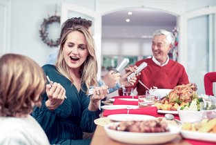 Rodzina cieszy się bezpiecznymi świętami