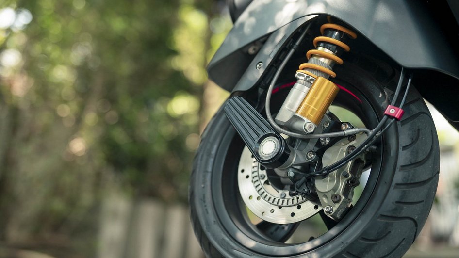 Jednoślad w lesie przed zakupem motocykla