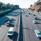 Samochody na autostradzie 