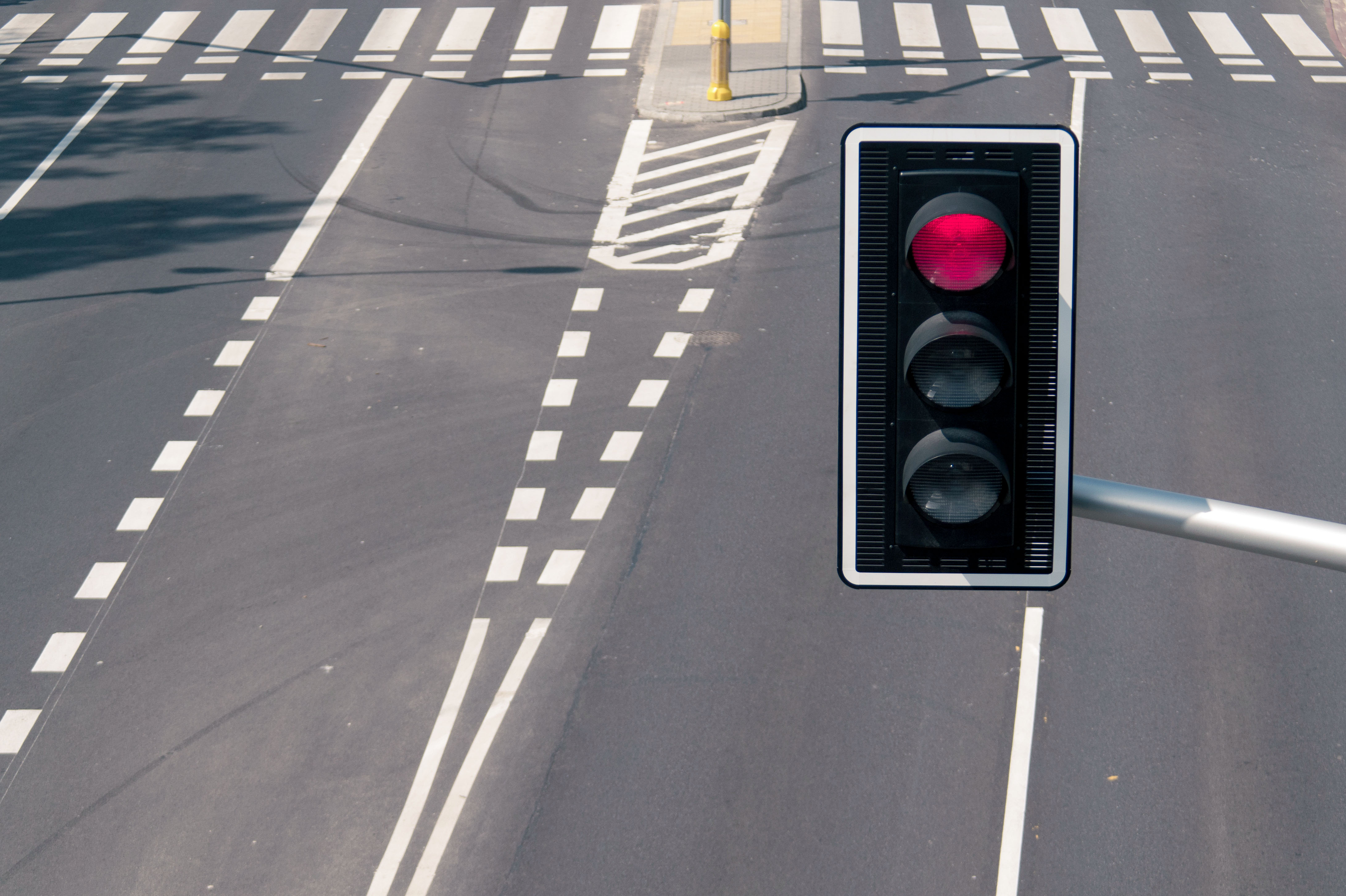 System Red Light – czym jest i jak działa? Światła z systemem Red Light.