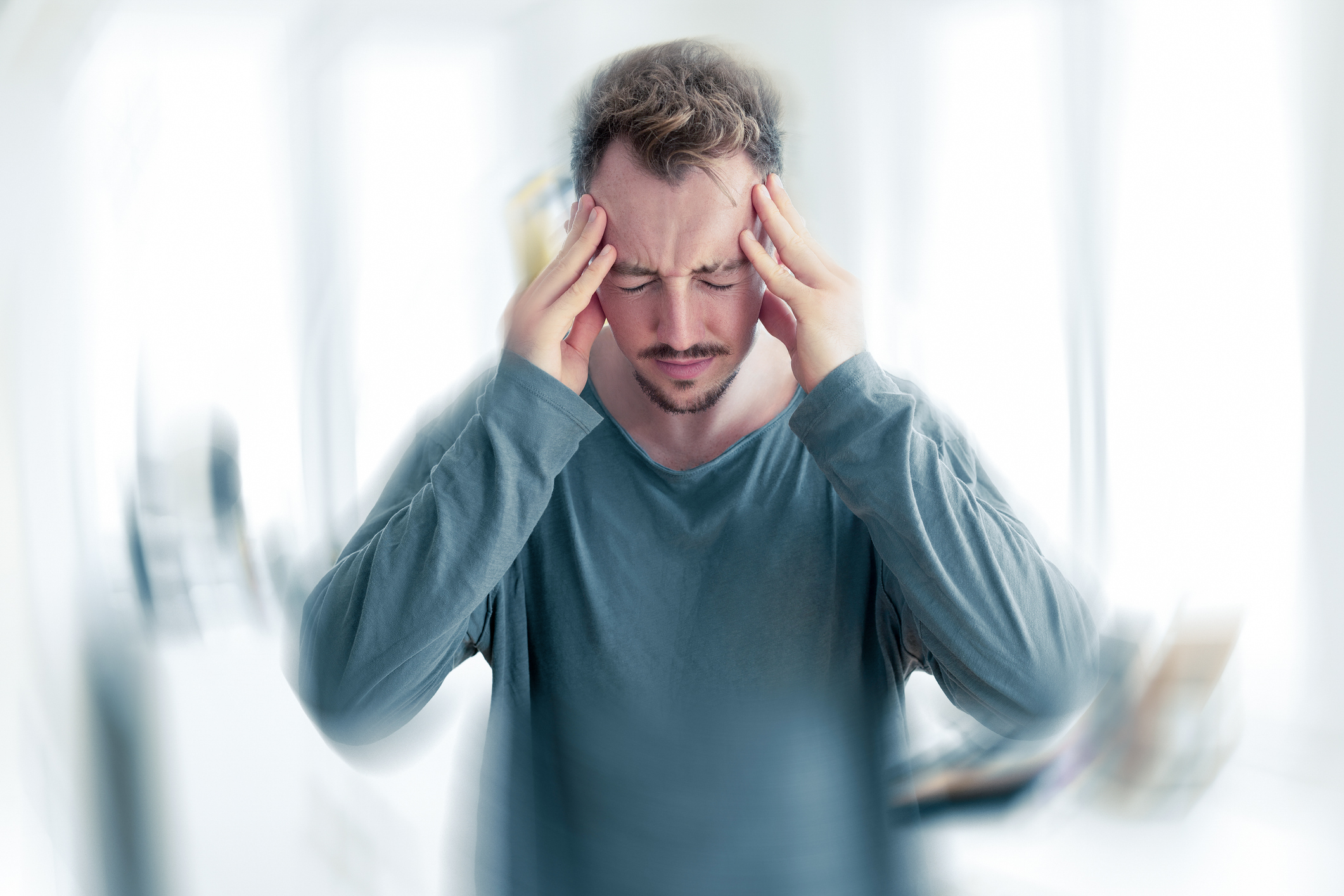 Mężczyzna z objawami udaru mózgu